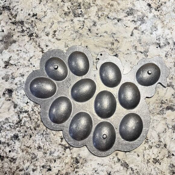 Vintage 1976 Chicken-Shaped Egg Holder - Picture 8 of 11